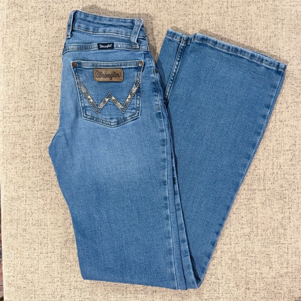 Wrangler Women's Boot Cut Jeans in Classic Blue